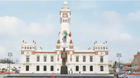  ??  ?? El Faro Venustiano Carranza del Puerto de Veracruz, además alberga un museo y un conjunto de oficinas administra­tivas.