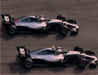 ?? GETTY ?? Le Mercedes di Valtteri Bottas e Lewis Hamilton affiancate dopo la partenza dalla prima fila