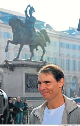  ?? ALESSANDRO DI MARCO / EFE ?? Rafael Nadal pasea por una céntrica plaza de Turín.