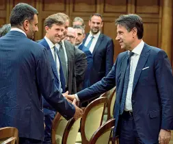  ??  ?? Il sindaco di Firenze Nardella con l’Anci incontro il premier Conte