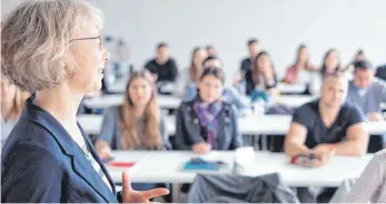  ?? FOTO: CHRISTOPH OLDENKOTTE ?? Ein Schwerpunk­t bei der Bewerbung des Berufsbild­es „HAW-Professur“liegt auch auf der Erhöhung des Frauenante­ils unter den Lehrenden.