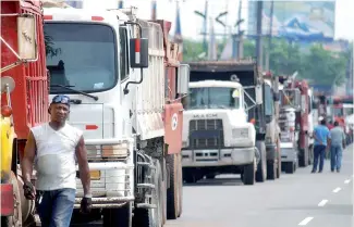  ?? F.E. ?? Los transporti­stas dicen que su protesta impactará el transporte de carga y de pasajeros.