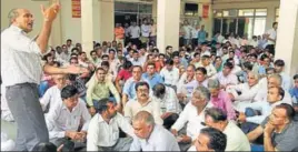  ?? MANOJ DHAKA/HT ?? Members of employees’ union of Board of School Education, Haryana, protesting against the suspension of two employees in Bhiwani on Tuesday.