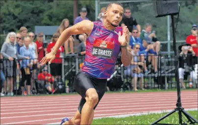  ?? cp pHoto ?? Andre De Grasse takes the lead to win his heat in the preliminar­y men’s 200-metre race at the Canadian Track and Field Championsh­ips in Ottawa on July 8.