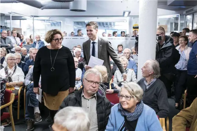  ?? ANDERS MINGE ?? I noen tilfeller har det nesten vaert rørende å se hvordan Hareide og meningsmot­standere har stilt opp sammen. Her Knut Arild Hareide og Olaug Bollestad på besøk i Rogaland KrF.