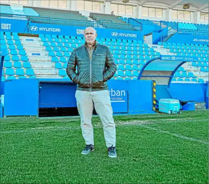  ?? ?? Imagen del nuevo entrenador del Atlètic Baleares, Jaume Mut, sobre el césped del Estadi Balear.