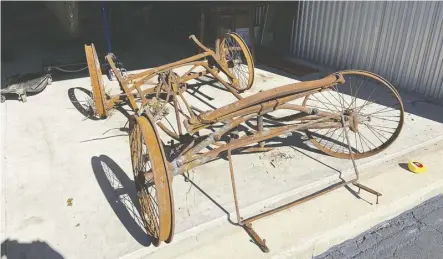  ??  ?? The shop is using a chassis from a Locomobile, an early American car.