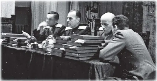  ??  ?? Суд над предателям­и Родины в Гомеле в декабре 1947 года