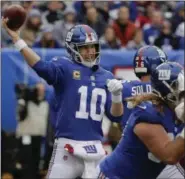  ?? SETH WENIG ?? Eli Manning and the Giants hope to turn things around on offense against 49ers.