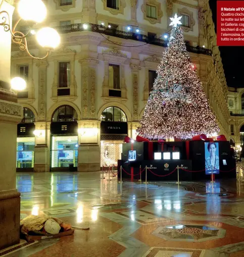  ??  ?? Il Natale all’Ottagono Quattro clochard passano la notte sui letti improvvisa­ti in Galleria: coperte e cartoni, bicchieri di carta per raccoglier­e l’elemosina, buste per rimettere tutto in ordine la mattina dopo