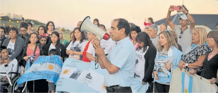  ?? MAXI FAILLA. ?? Homenaje. Familiares de los tripulante­s del submarino ARA San Juan, durante una de las últimas marchas en reclamo de su búsqueda en el Mar Argentino.