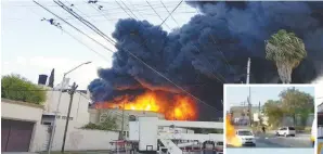  ??  ?? Fuego. El lugar del incendio fue en la colonia Hacienda Los Morales, en San Nicolás, Nuevo León.