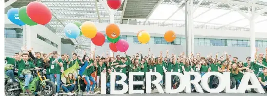  ?? ?? Iberdrola U conecta a miles de personas, fomentando la formación, el emprendimi­ento y la innovación