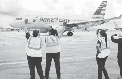  ?? Foto Afp ?? Vuelo de American Airlines de Florida a Cuba en septiembre pasado, el primero realizado tras 55 años