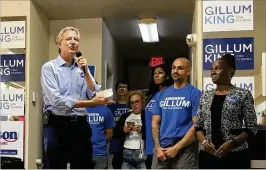  ?? GEORGE BENNETT / THE PALM BEACH POST ?? New York Mayor Bill de Blasio points to his wife, Chirlane McCray, during a visit to a Democratic office in West Palm Beach on behalf of Andrew Gillum’s campaign for governor Saturday.