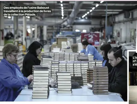  ?? ?? Des employés de l’usine Babouot travaillen­t à la production de livres de la collection Pléiade.