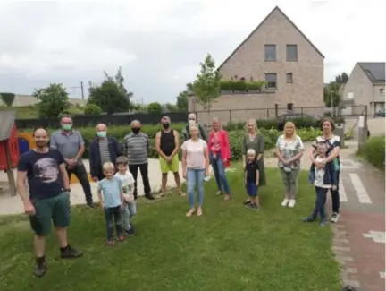  ?? FOTO MARC WOUTERS ?? De bewoners van de Weegbreela­an maken zich zorgen over de toekomst. De geluidsove­rlast, de luchtvervu­iling door de diesels en de trillingen zullen toenemen, vrezen zij.