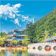  ?? ?? The Suocui Bridge at the Jade Spring Park in Lijiang, Yunnan province, China