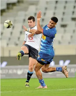  ?? Picture: GALLO IMAGES/ASHLEY VLOTMAN ?? CHARGING DOWN: Morné Steyn of the Bulls clears the ball during the Rainbow Cup SA match against the Stormers at the Cape Town Stadium on Saturday.