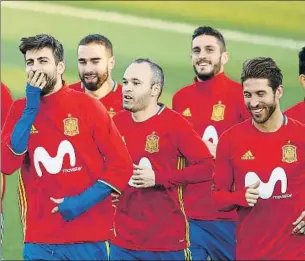  ?? FOTO: JA SIRVENT ?? Piqué, Iniesta y Ramos tres de los jugadores con más seguidores en las redes