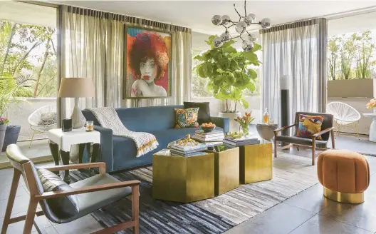  ?? ZEKE RUELAS PHOTOS ?? In John McClain’s Hollywood Hills home, this room acts as a neutral envelope for a blue velvet sofa. “Velvet is a mainstay in my designs,” the interior designer says.