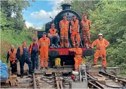  ?? ?? The heroes of the East Midlands Railway rail vehicle recovery team, who had No. 80080 rerailed within four hours. NEIL FERGUSONLEE