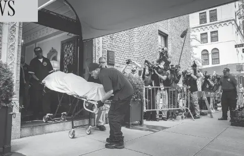  ?? DREW ANGERER/GETTY IMAGES ?? City workers carry the body of fashion designer Kate Spade out of her New York City apartment Tuesday after she was found dead of an apparent suicide. The company she founded, Kate Spade New York, has over 140 retail shops in the U.S. and more than 175...