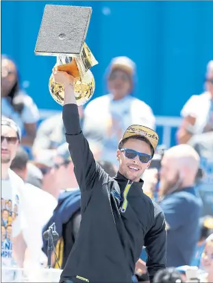  ?? RAY CHAVEZ — STAFF ARCHIVES ?? Stephen Curry holds up the NBA championsh­ip trophy in 2015, the first of this Warriors team’s title run.