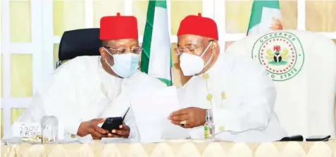  ??  ?? Governor Dave Umahi of Ebonyi State ( left) and his Imo State counterpar­t, Hope Uzodimma, at an Ohanaeze Ndigbo meeting in Owerri… at the weekend.