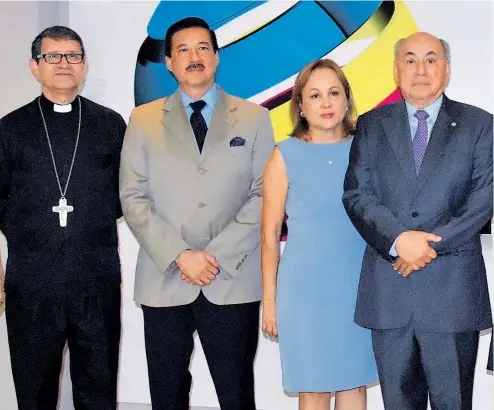  ?? FOTOS MIGUEL CANALES // EXPRESO ?? Monseñor Luis Cabrera, Nelson Guim, Lucy de Chonillo y Luis Chonillo.