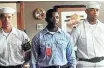  ?? ?? Antwone Fisher, un joven marinero de carácter violento, es obligado a ver a un psiquiatra de la marina para aprender a controlar su rabia. La terapia le inspirará para buscar a la fami- lia que le abandonó cuando era un niño.