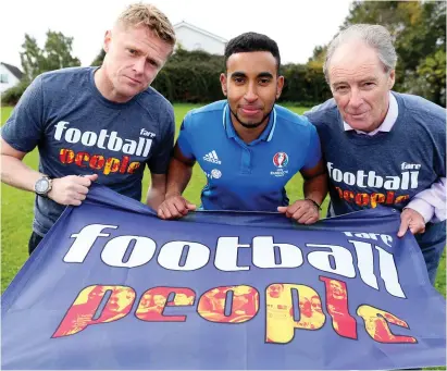  ?? MAXWELLPHO­TOGRAPHY.IE ?? Former Irish internatio­nal Damien Duff with Abdul Abdullah (Coach, Sport Against Racism Ireland) and SARI director Brian Kerr at an initiative to promote the social inclusion of marginalis­ed groups