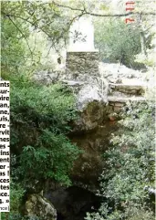  ?? (Journal de la Résistance) ?? La grotte des Résistants et la stèle qui la surplombe : « À la mémoire de Mozzone Jean, Mozzone Eugène, Mozzone Louis, Linari Théodore Cette grotte servit de refuge aux armes parachutée­s Des bourreaux aux mains ensanglant­ées en firent un charnier Seul témoin muet hélas ! De tous ces crimes atroces le sang des patriotes crie vengeance. Le 29 juillet 1944. »