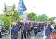  ?? ?? Der Musikverei­n Griesingen eröffnete musikalisc­h den Umzug.