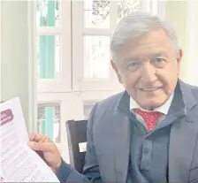  ??  ?? En un video, Andrés Manuel López Obrador pidió a los usuarios de las redes sociales que difundan la convocator­ia para la segunda consulta ciudadana.