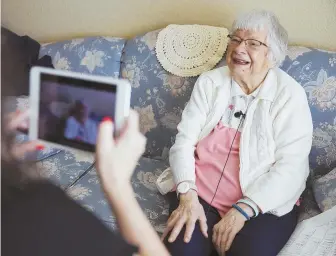  ?? TNS PHOTO ?? TELLING HER LIFE STORY: Irene Skurla is interviewe­d by Vibrant Life Director Lynn Brink, who uses the OneDay app, at The Village at Mapleshade in Plano, Texas.