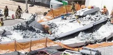  ?? ROBERTO KOLTUN Miami Herald file, 2018 ?? Six people died when the FIU pedestrian bridge, still under constructi­on, collapsed on March 15, 2018.