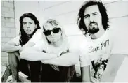  ??  ?? Oben: Nirvana mit Kurt Cobain in der Mitte. Rechts: Frances Bean mit C. Love (2015)