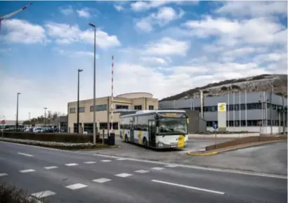  ?? FOTO BOUMEDIENE BELBACHIR ?? De stelplaats in Winterslag (Genk) wordt vanaf 2023 een van de eerste drie uitvalsbas­issen in Vlaanderen voor elektrisch­e bussen.