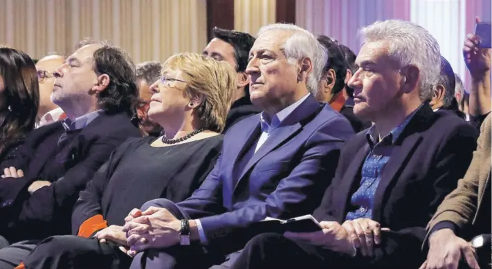  ??  ?? ► El senador Guido Girardi, la expresiden­ta Michelle Bachelet, el timonel del PPD, Heraldo Muñoz, y el exdiputado Víctor Barrueto, en un acto en agosto pasado.