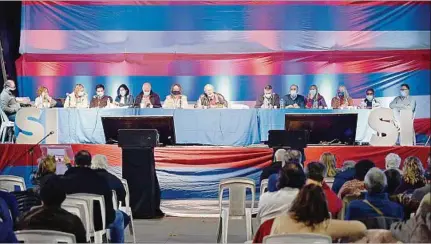  ?? ?? DEBATE. Los sectores mayoritari­os no quisieron argumentar a favor del cambio estatutari­o, lo que generó malestar durante el Congreso.