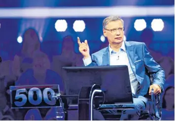  ?? Foto: RTL/Frank W. Hempel ?? Günther Jauch stellt jetzt auch knifflige Fragen bei „Die 500 - Die Quiz-Arena“auf dem Fernsehsen­der RTL. Der Moderator sagte vorab, er kenne keine härtere Quiz-Sendung.