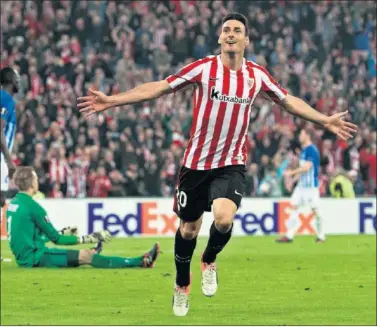  ??  ?? EXULTANTE. Aduriz, tras cerrar su goleada al Genk el pasado jueves en San Mamés.