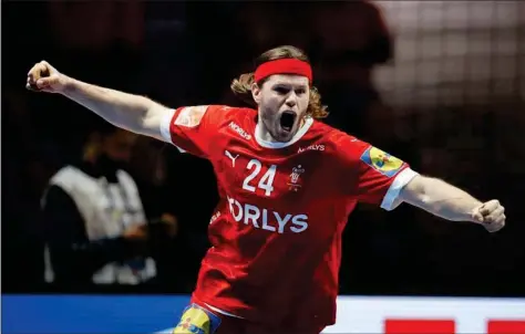  ?? ?? Mikkel Hansen skød kun på mål én gang i VM-finalen mod Frankrig, og det var, da han scorede på et straffekas­t. Hans mere tilbagetru­kne rolle på landsholde­t var en stor succes og er måske kommet for at blive. Foto: Jens Dresling