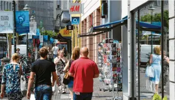  ?? Foto: Silvio Wyszengrad ?? Ein Blick zurück auf August 2018: So belebt ist die Bürgermeis­ter-Fischer-Straße in normalen Zeiten.