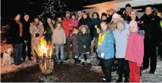  ?? JANICKi RP-FOTO/ARCHIV: D. ?? An einem Abend im Dezember öffnen Familien oder Kindergärt­en ihre Tore vind feiern gemeinsam Advent.