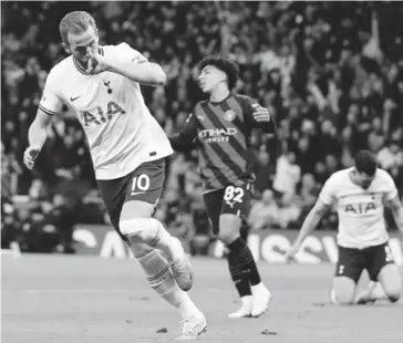  ?? FOTO: AFP ?? Harry Kane celebra con júbilo su tanto.