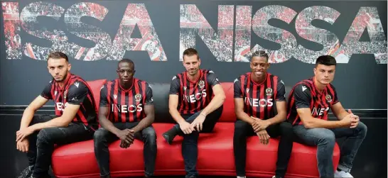  ??  ?? Amine Gouiri, Hassane Kamara et Flavius Daniliuc vont porter le maillot rouge et noir pour la première fois lors d’un match. Pour Morgan Schneiderl­in et Robson Bambu, il faudra encore patienter. (Photo Cyril Dodergny)