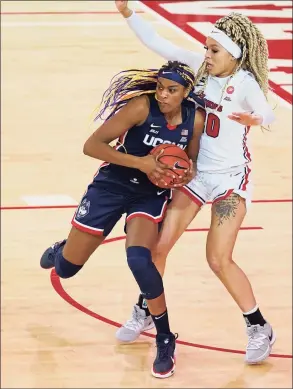  ?? Kathy Willens / Associated Press ?? UConn’s Aaliyah Edwards, left, looks to pass while defended by St. John’s forward Rayven Peeples (20) last week in New York.