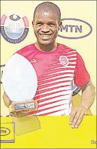  ?? Mphucuko ‘Smoothies’ Dlamini (Ezulwini Utd) ?? MTN National First Division February Player of the Month Mfanasibil­i Kunene posing with his E2 000 replica cheque and trophy after being presented by MTN Eswatini and Premier League of Eswatini (not in pic).